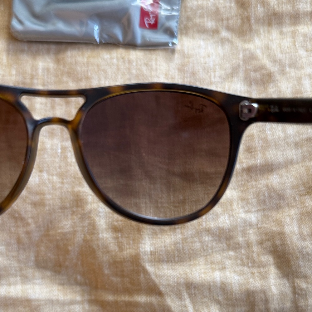 Ray-Ban Brown Gradient Lens Sunglasses with Black Case - Picture 10 of 16